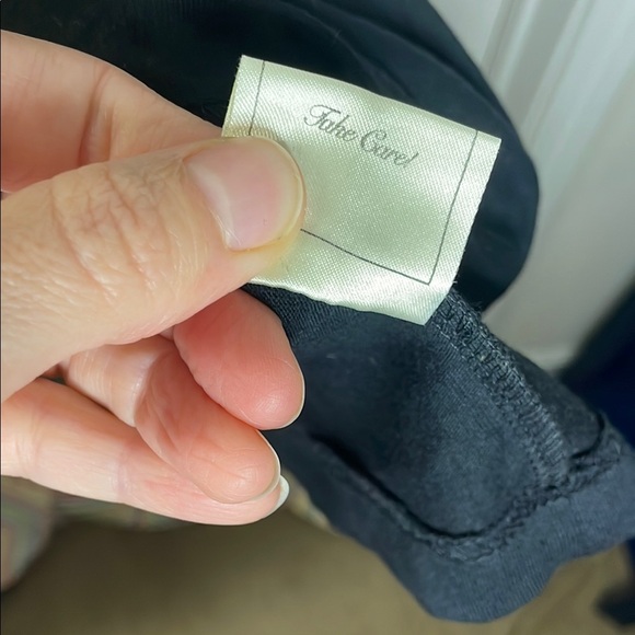 Akoo Black and Red Short Sleeve Tee with Graphic Design - Picture 6 of 7